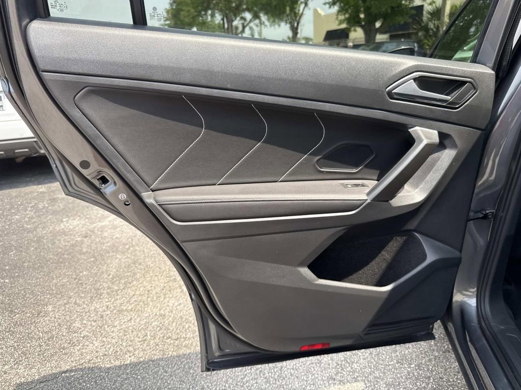 Used 2023 Volkswagen Tiguan SE R-Line image 11