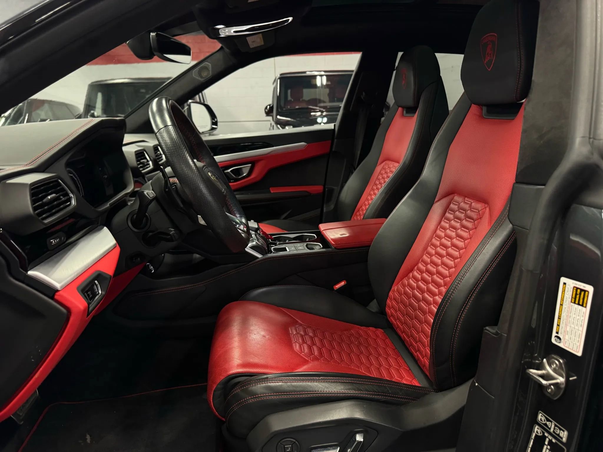 Used 2019 Lamborghini Urus image 13