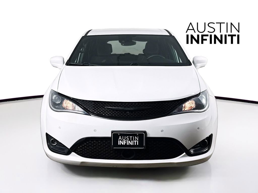 Used 2019 Chrysler Pacifica Touring Plus w/ Advanced Safetytec Group image 2