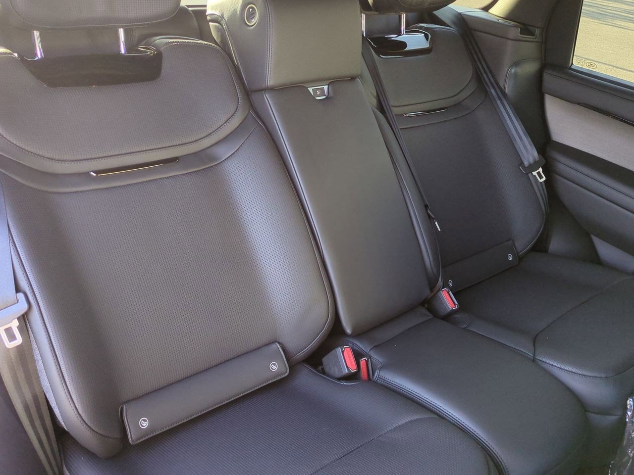 New 2026 Land Rover Range Rover SV image 25