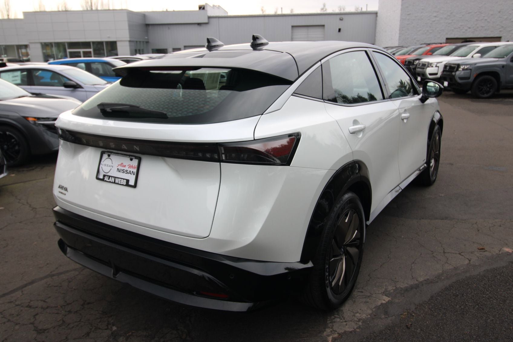 Used 2023 Nissan Ariya FWD image 3