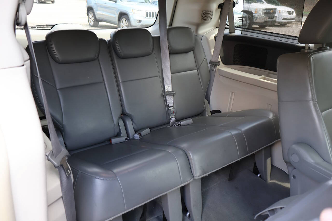 Used 2010 Volkswagen Routan SE FWD image 27