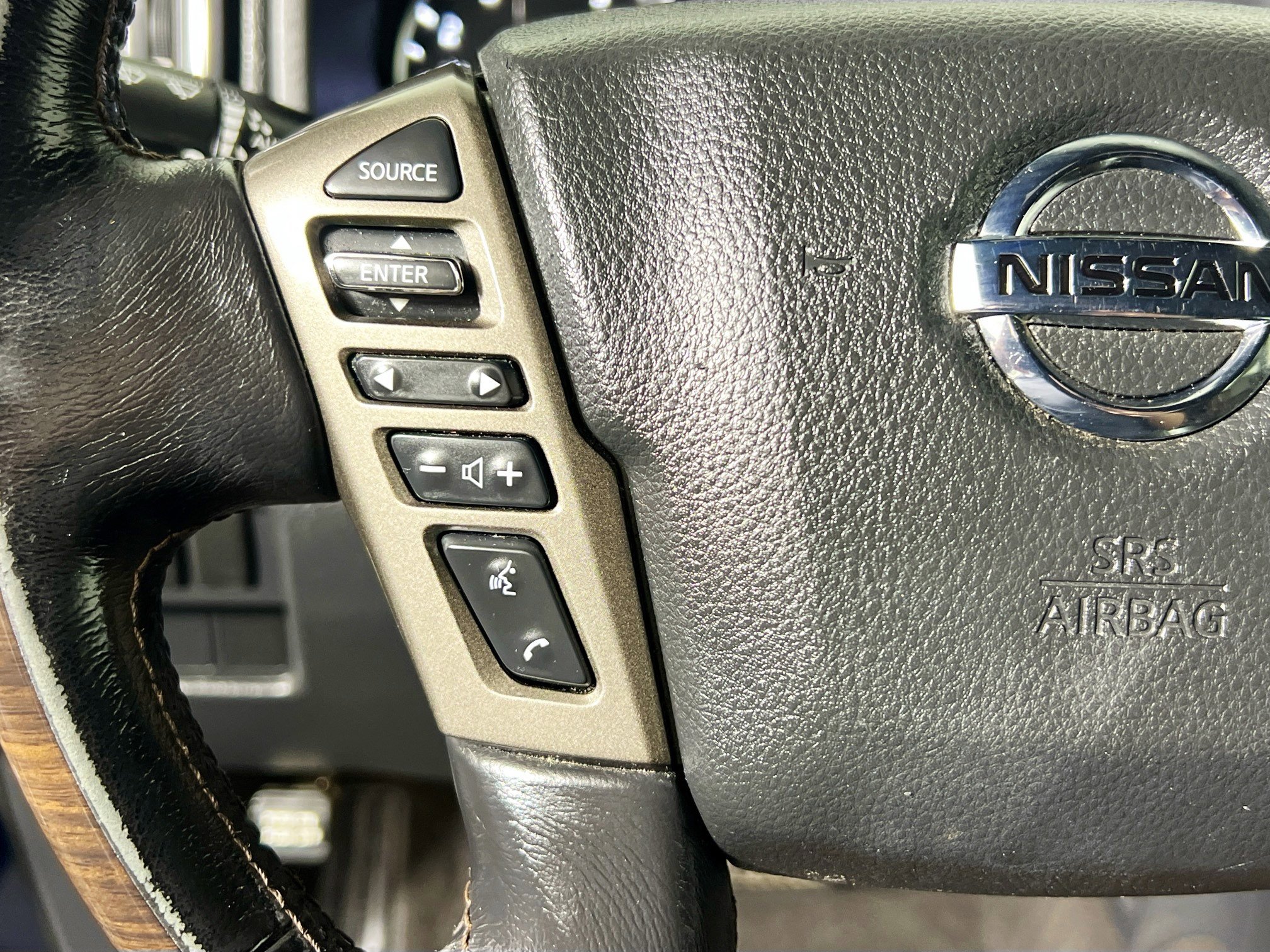 Used 2020 Nissan Titan Platinum Reserve w/ Moonroof Package image 18