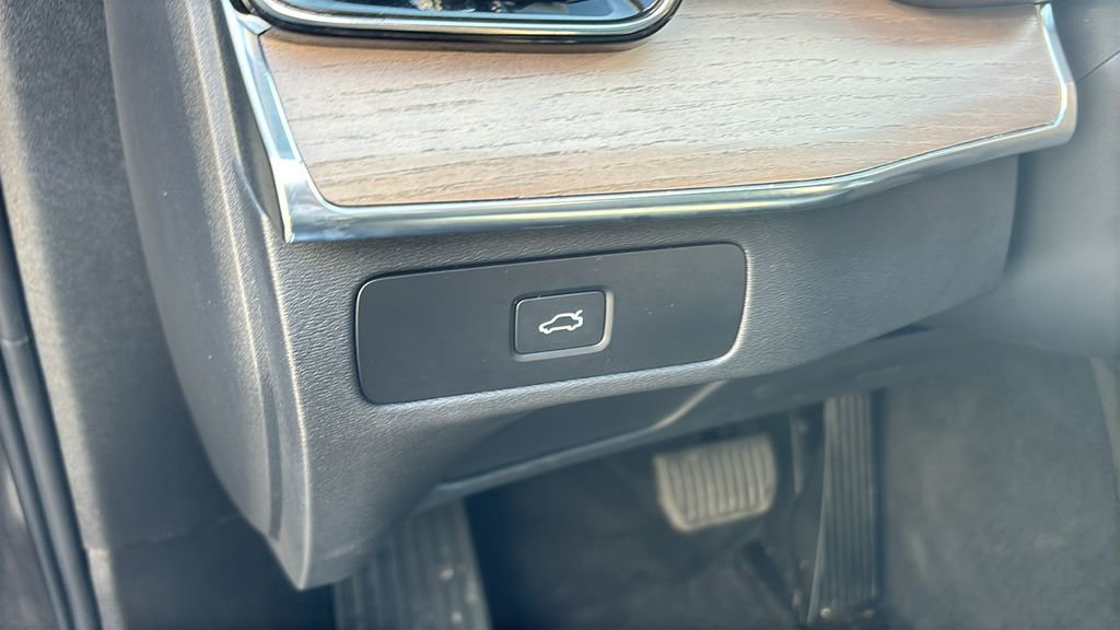 Certified 2025 Volvo XC90 B6 Plus AWD/4WD image 13