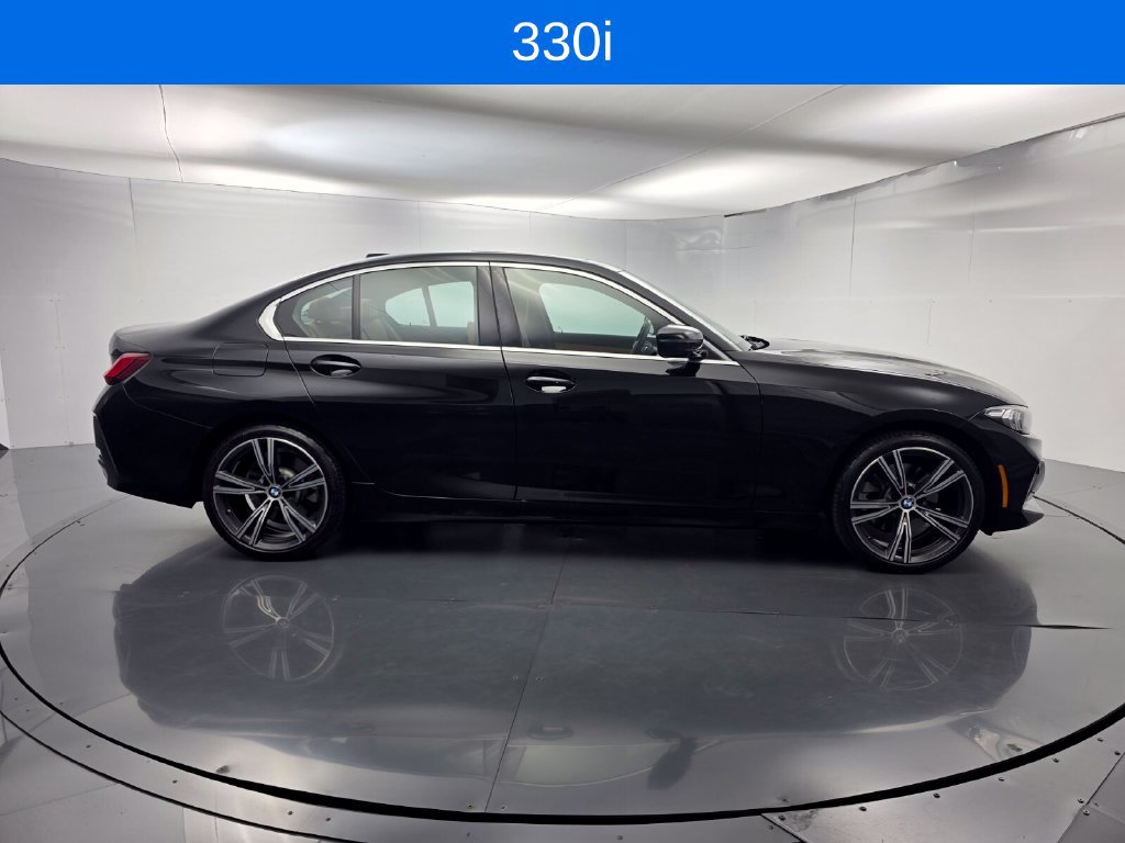 Used 2024 BMW 330i Sedan w/ Convenience Package RWD image 3
