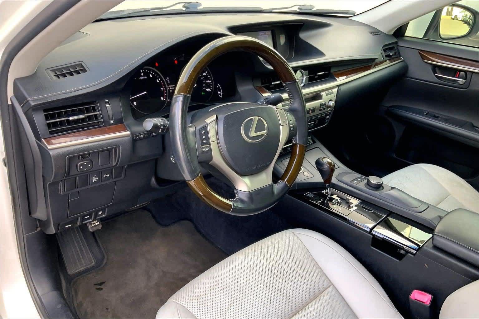 Used 2014 Lexus ES 350 FWD image 2