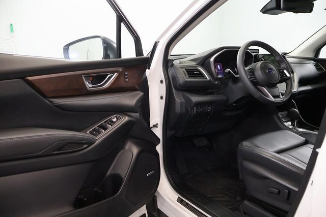 Used 2025 Subaru Ascent Touring w/ Popular Package #2 AWD/4WD image 9