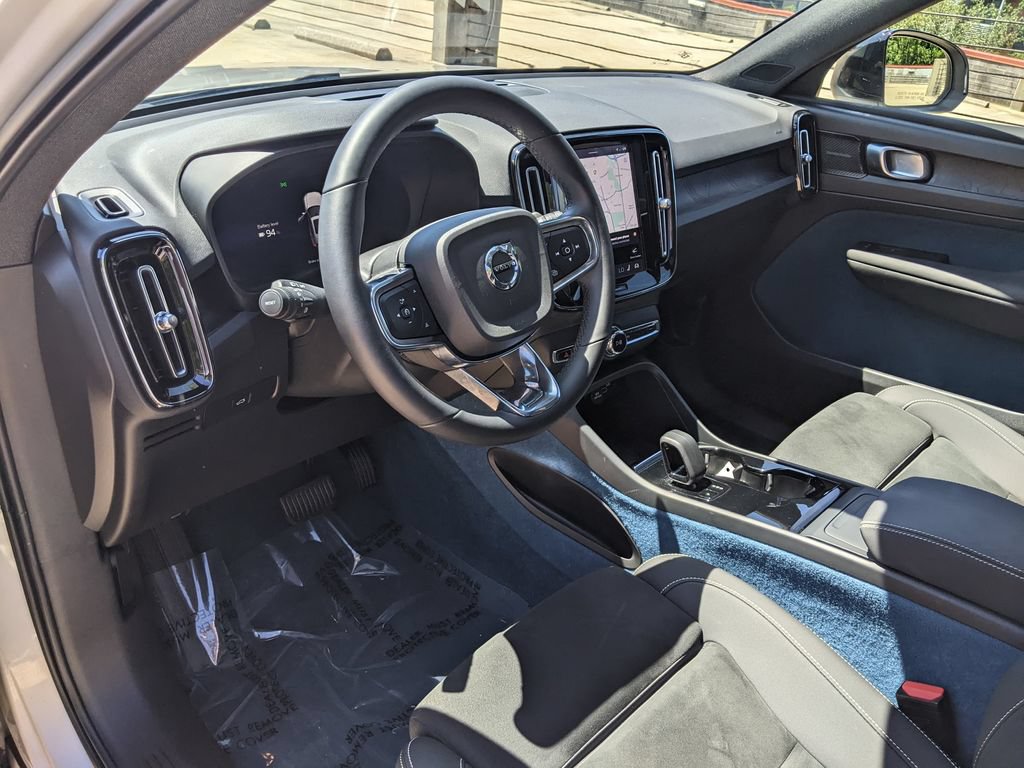 Certified 2023 Volvo XC40 Recharge Ultimate AWD/4WD image 8