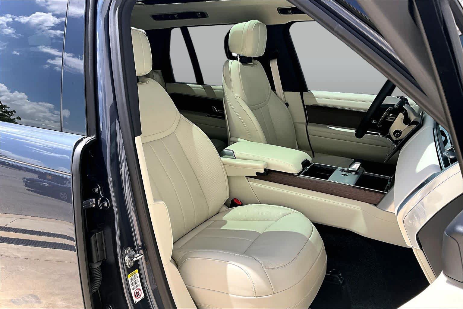 Used 2026 Land Rover Range Rover SE AWD/4WD image 9