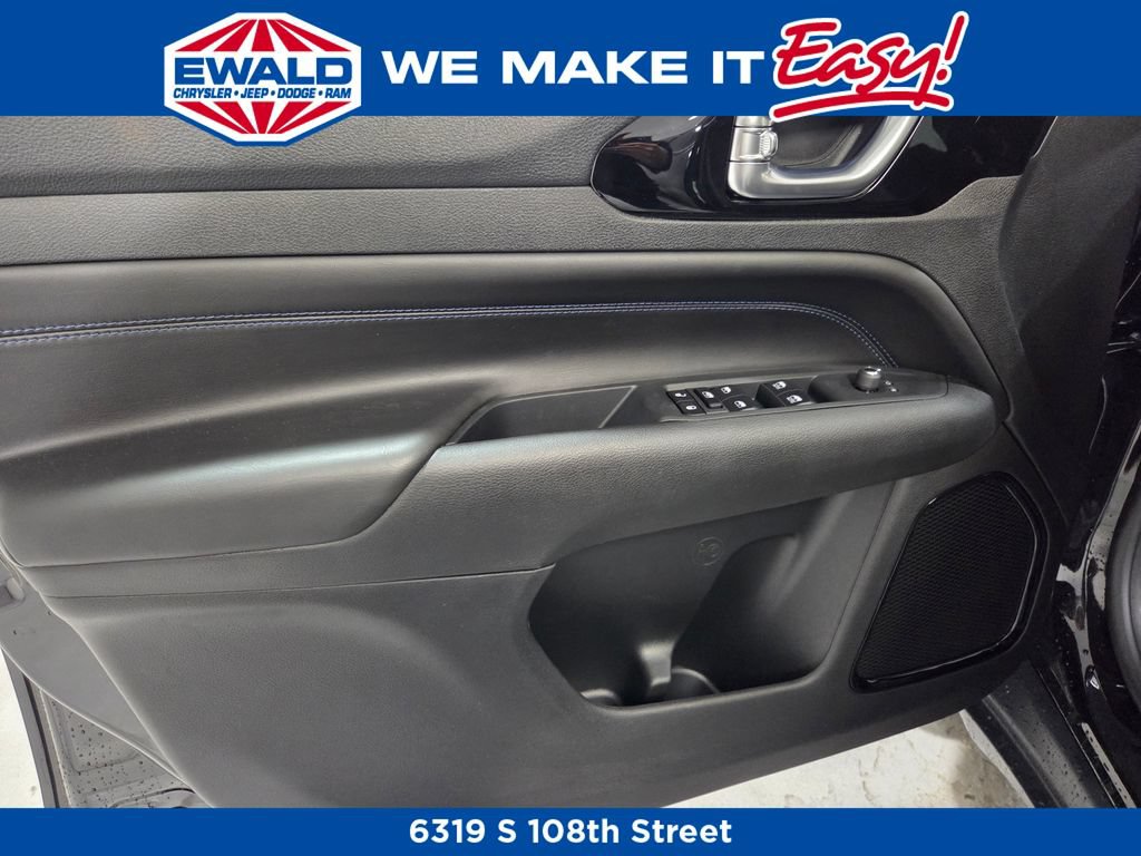 New 2026 Jeep Compass Latitude AWD/4WD image 9