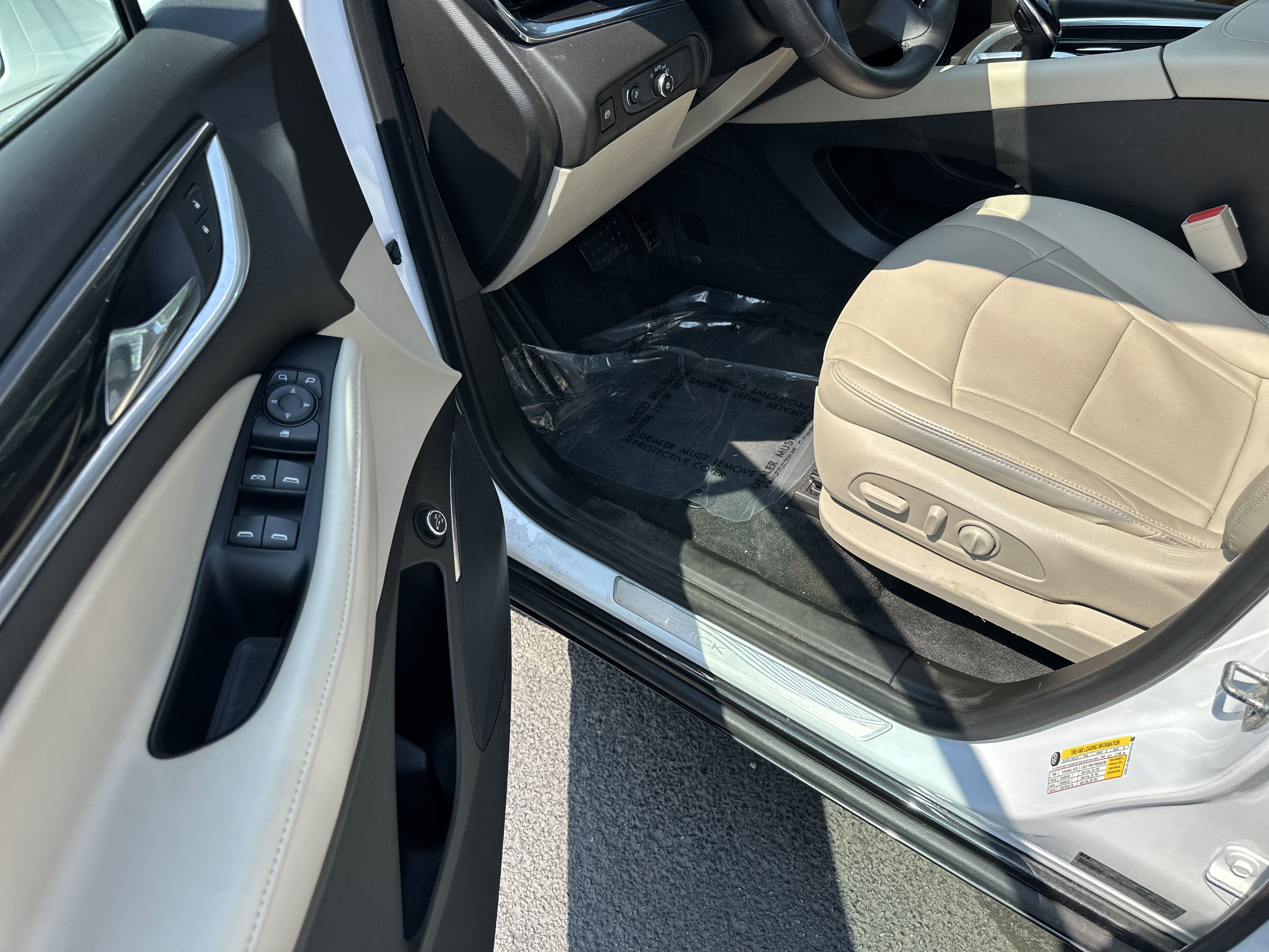 Used 2019 Buick Enclave Essence image 11