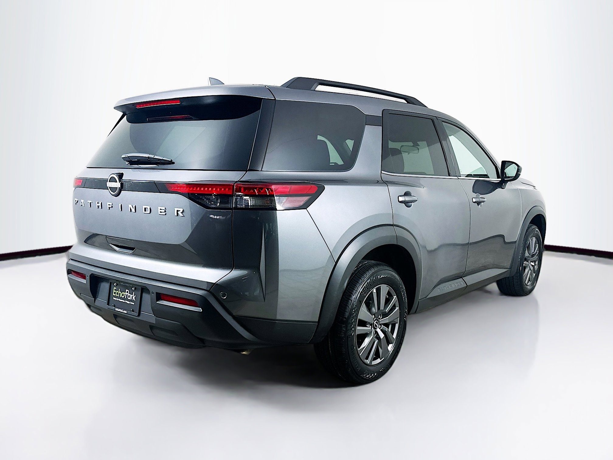 Used 2025 Nissan Pathfinder SV FWD image 9