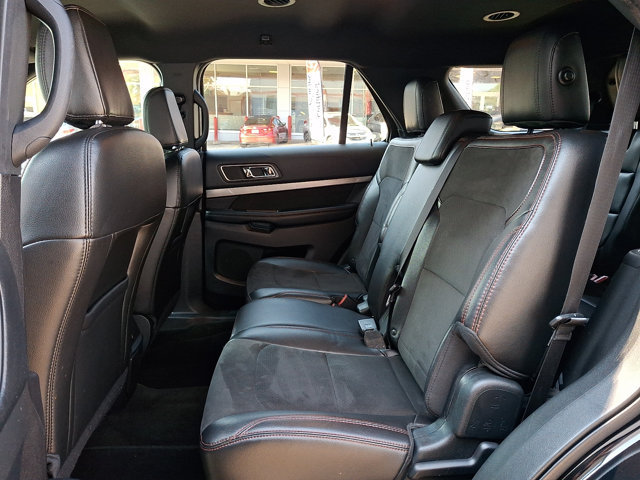 Used 2018 Ford Explorer XLT w/ Equipment Group 202A AWD/4WD image 11