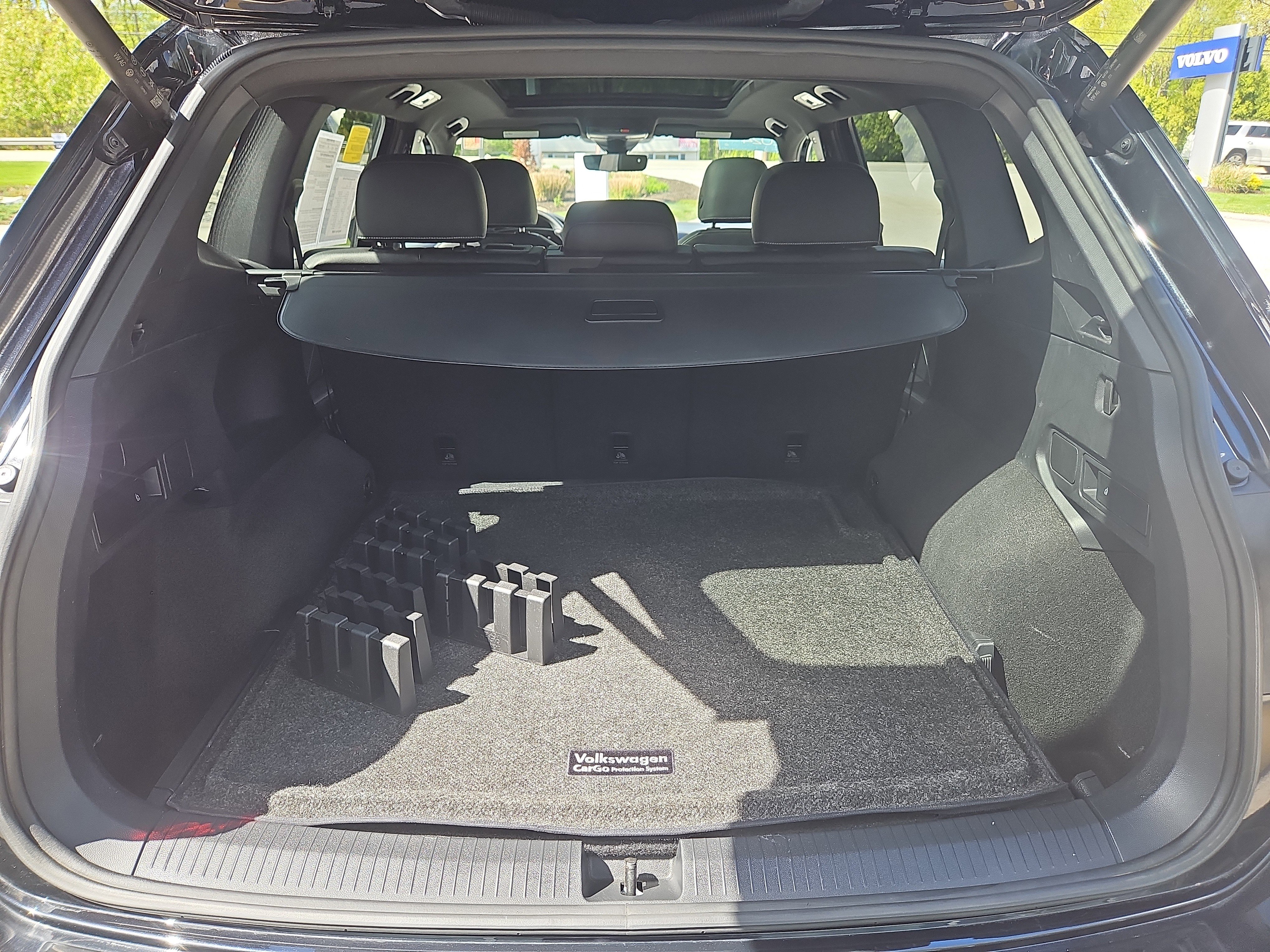 Certified 2024 Volkswagen Tiguan SE R-Line AWD/4WD image 34