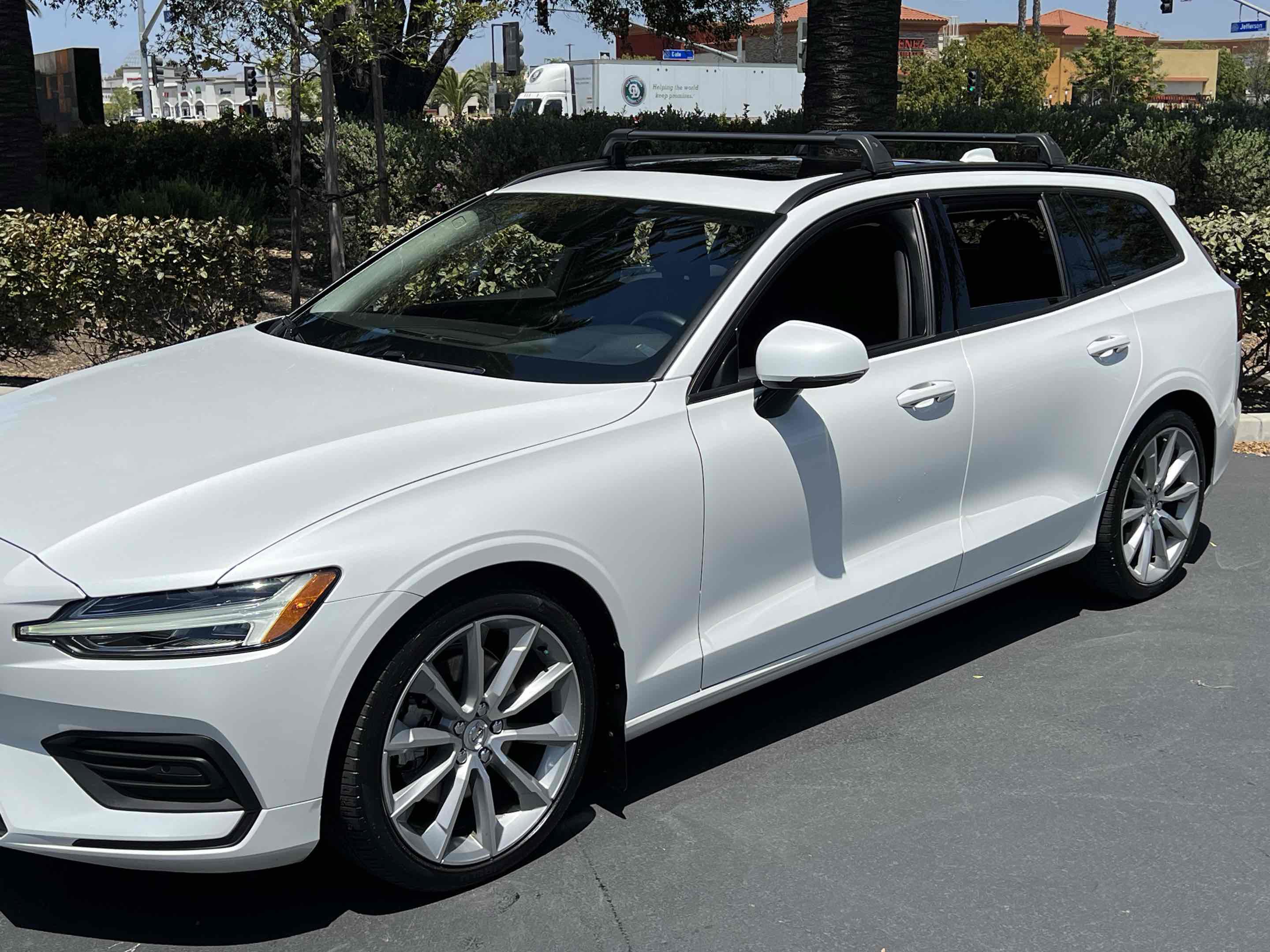 Used 2020 Volvo V60 T5 Momentum w/ Protection Package FWD image 32