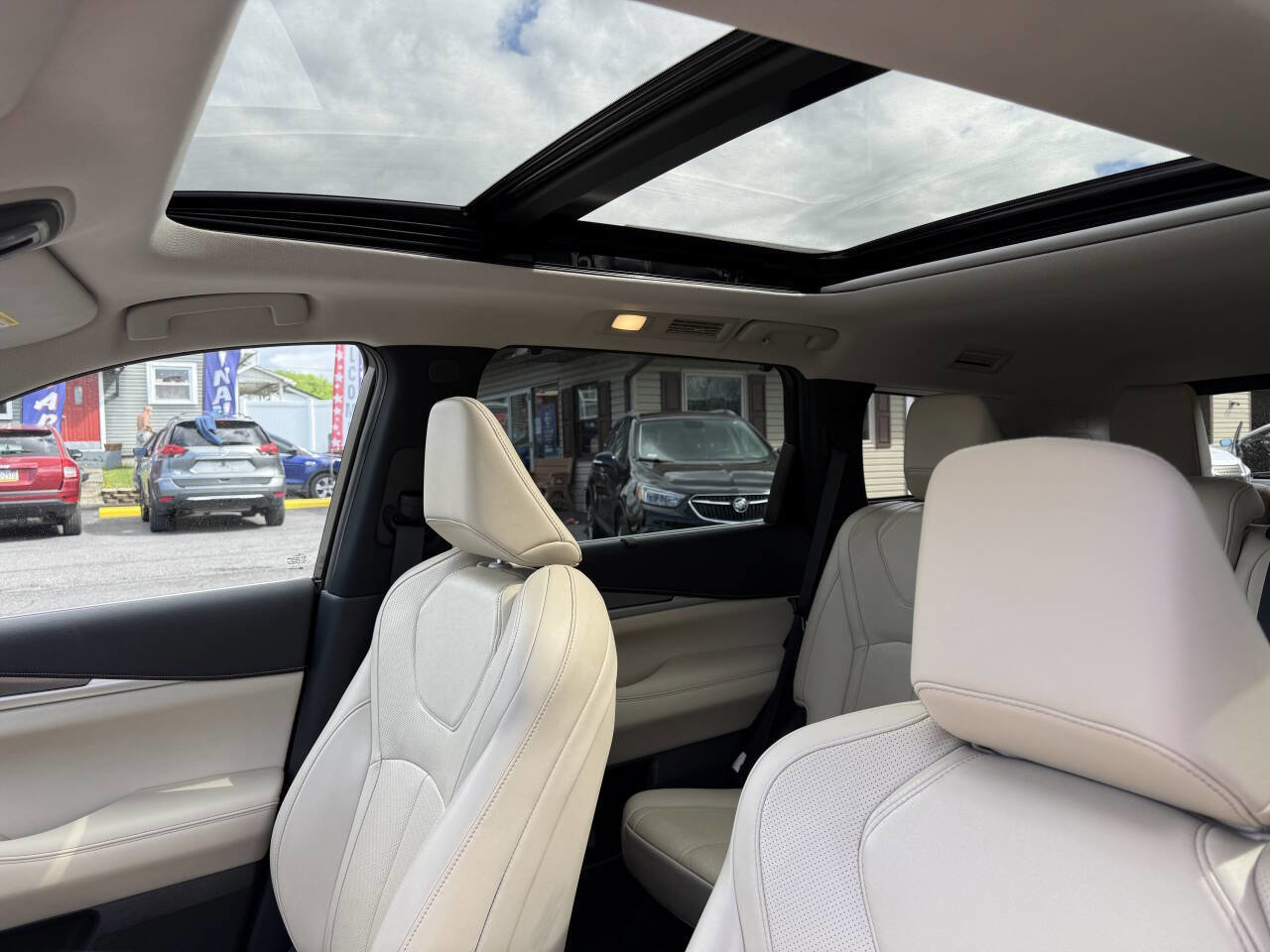 Used 2023 INFINITI QX60 Luxe w/ Cargo Package AWD/4WD image 16