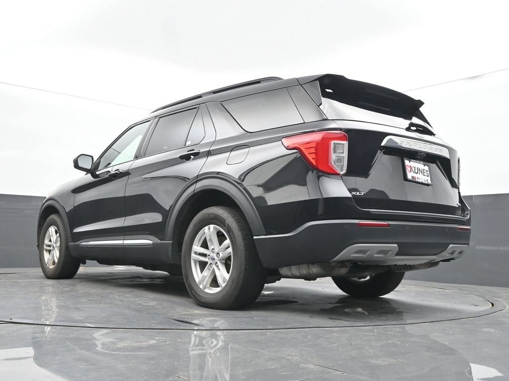 Used 2020 Ford Explorer XLT w/ Equipment Group 202A AWD/4WD image 44