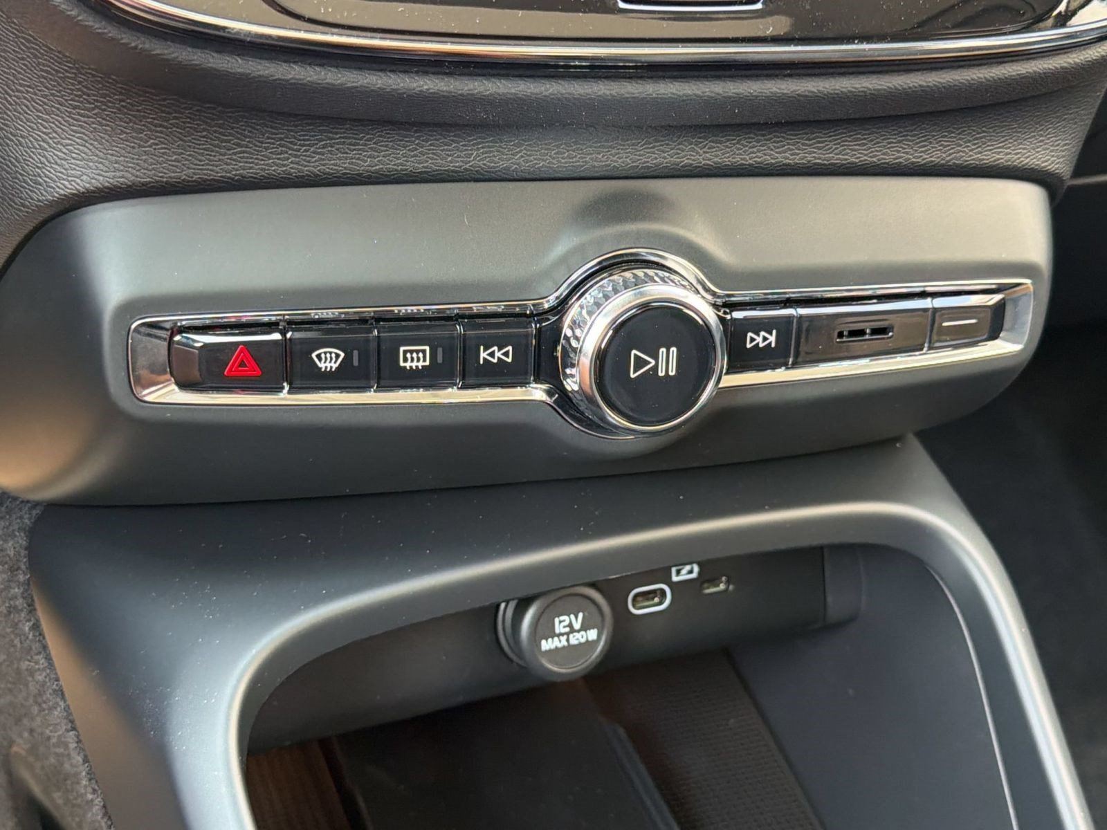 New 2026 Volvo XC40 B5 Ultra w/ Climate Package AWD/4WD image 18