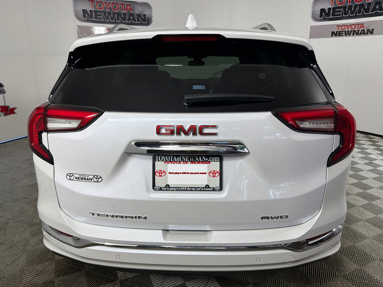 Used 2022 GMC Terrain Denali w/ Denali Premium Package AWD/4WD image 6