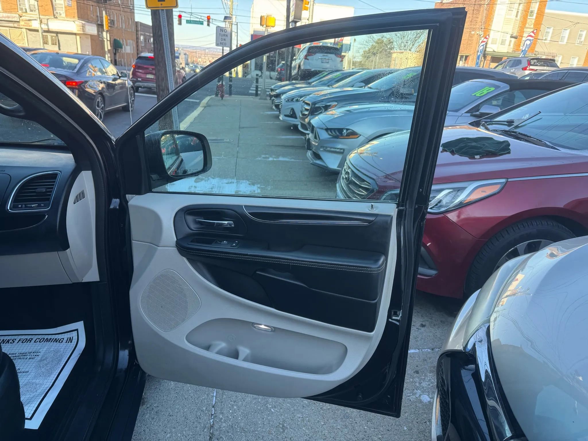 Used 2017 Dodge Grand Caravan SXT image 16