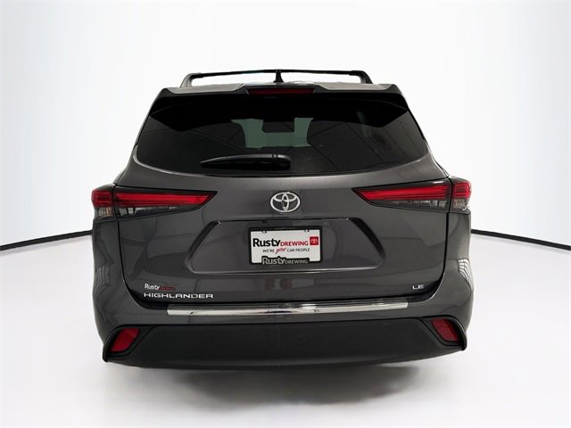 Used 2022 Toyota Highlander LE image 5