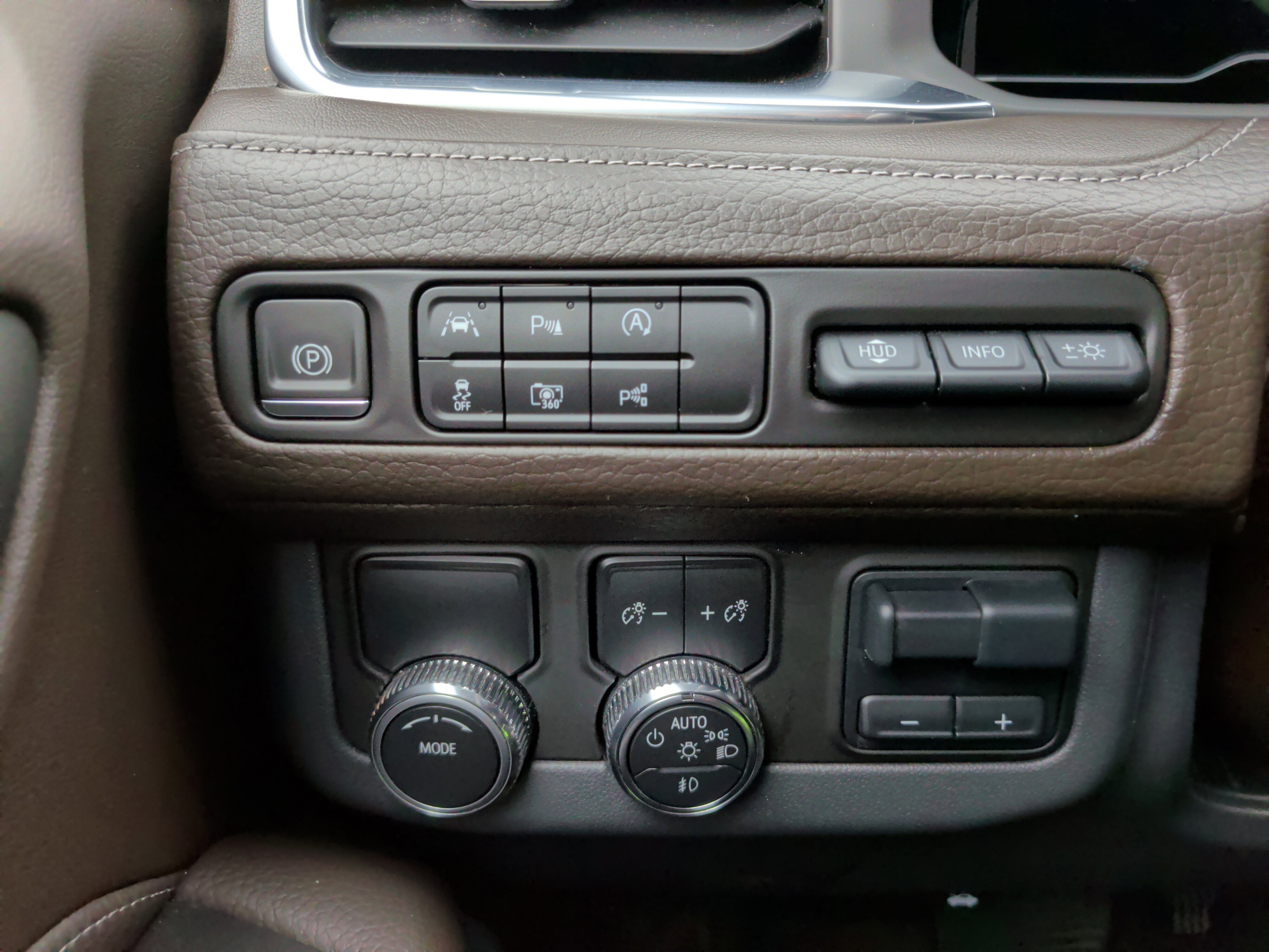 Used 2023 GMC Yukon Denali w/ Advanced Technology Package image 24