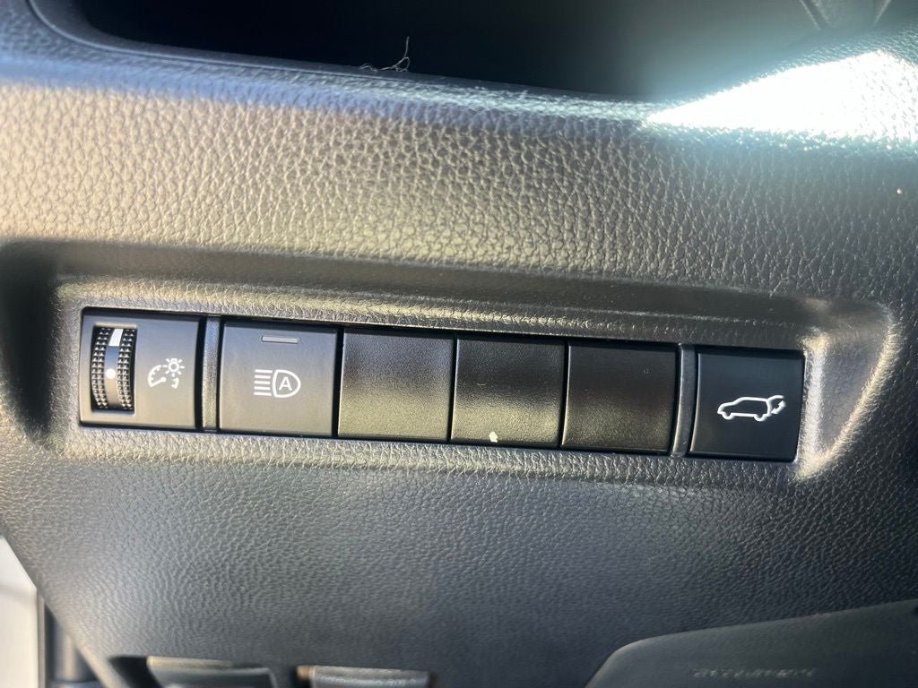 Used 2021 Toyota RAV4 XLE w/ Convenience Package FWD image 34
