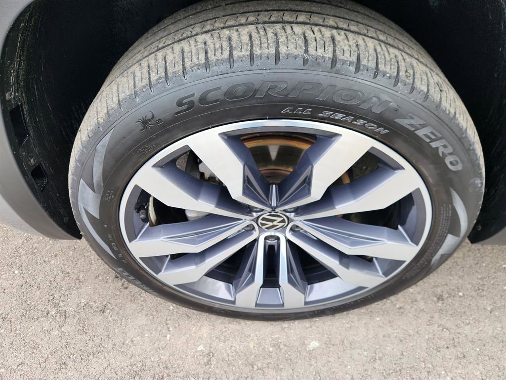 Certified 2022 Volkswagen Atlas Cross Sport SEL Premium R-Line image 9