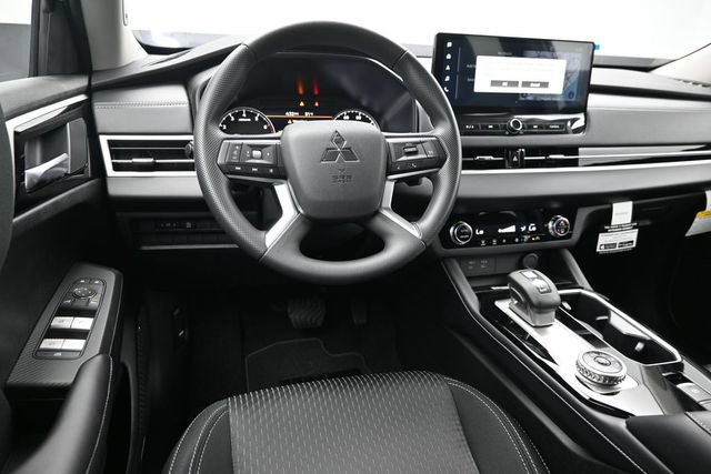 New 2026 Mitsubishi Outlander ES FWD image 12