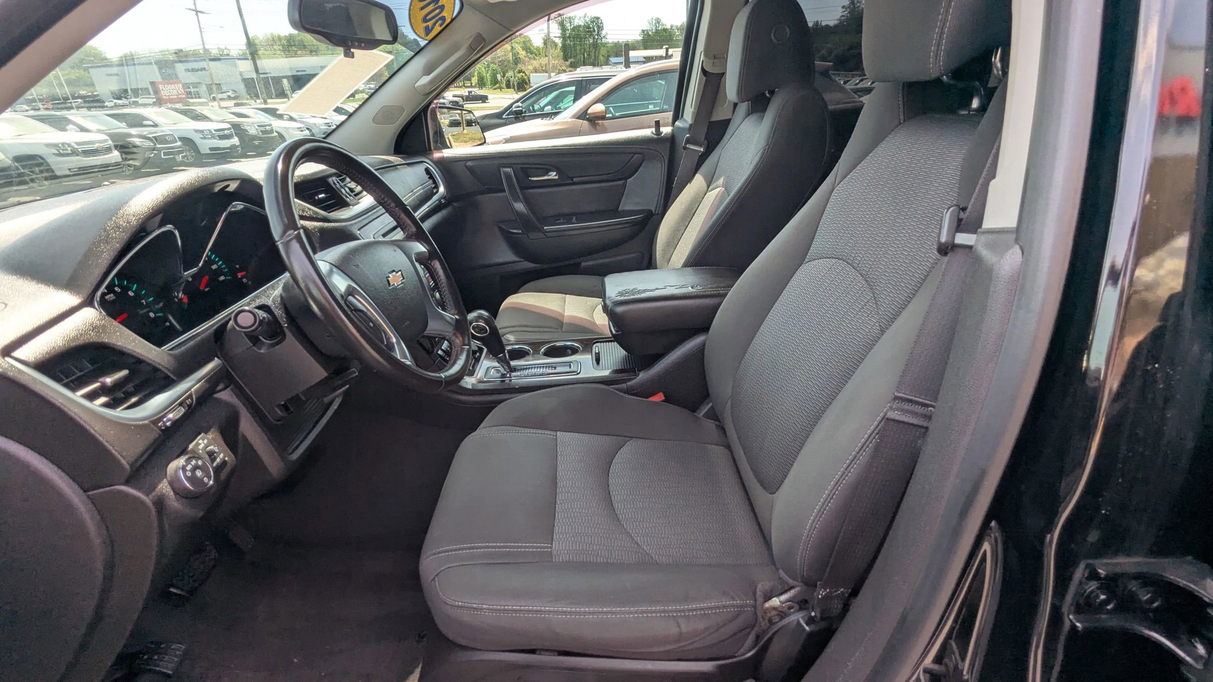 Used 2016 Chevrolet Traverse LT w/ Style and Technology Package FWD image 18