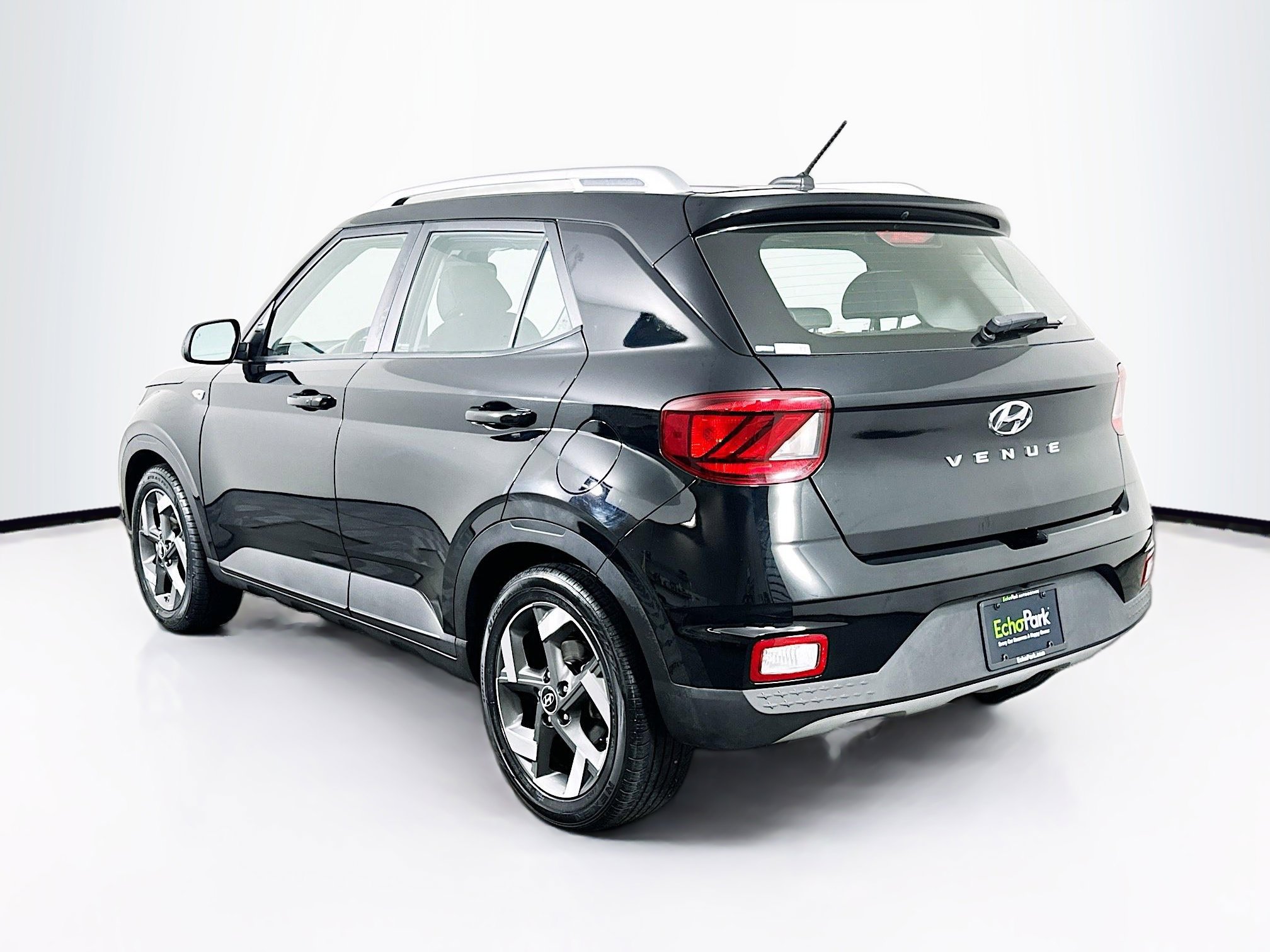 Used 2024 Hyundai Venue SEL image 5