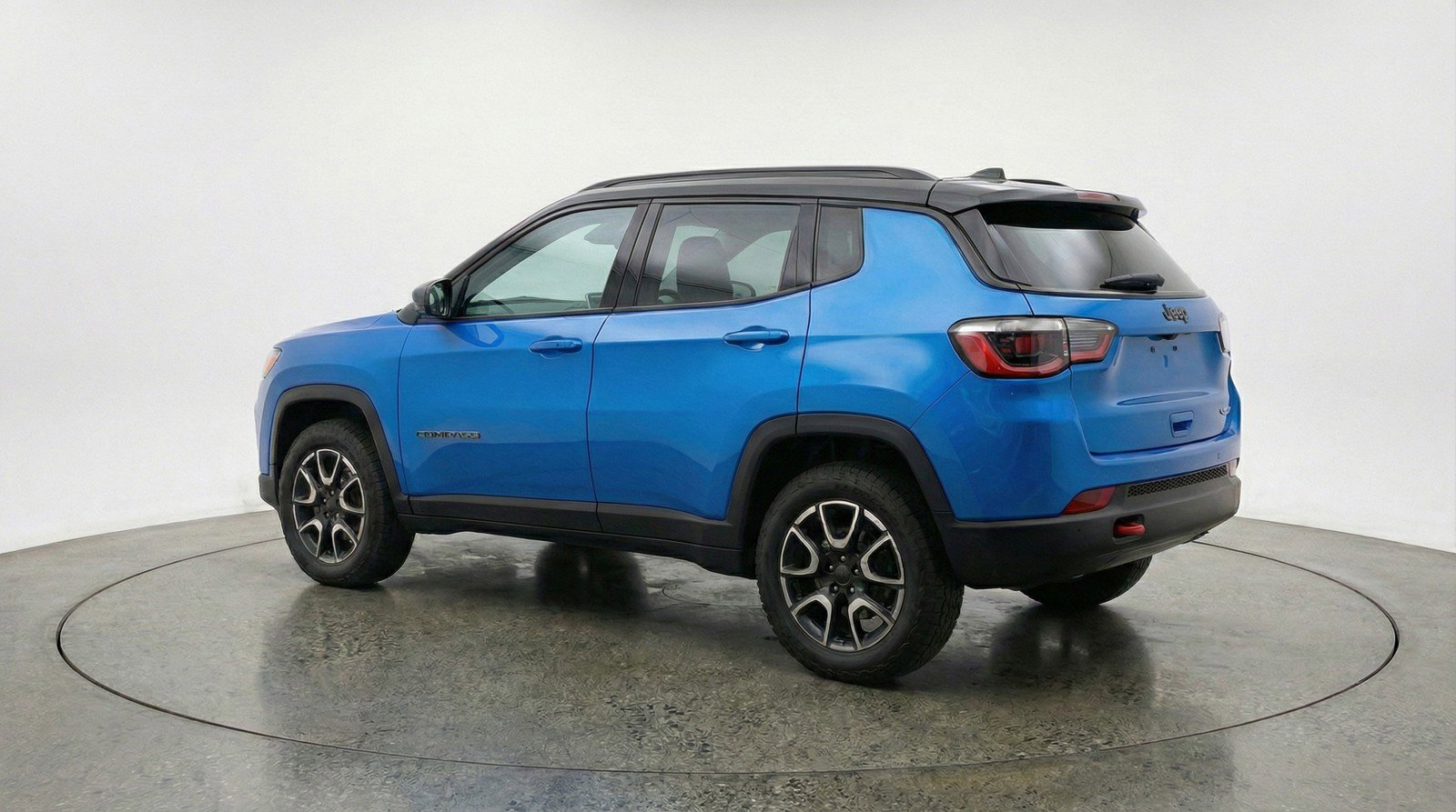 Used 2025 Jeep Compass Trailhawk AWD/4WD image 6