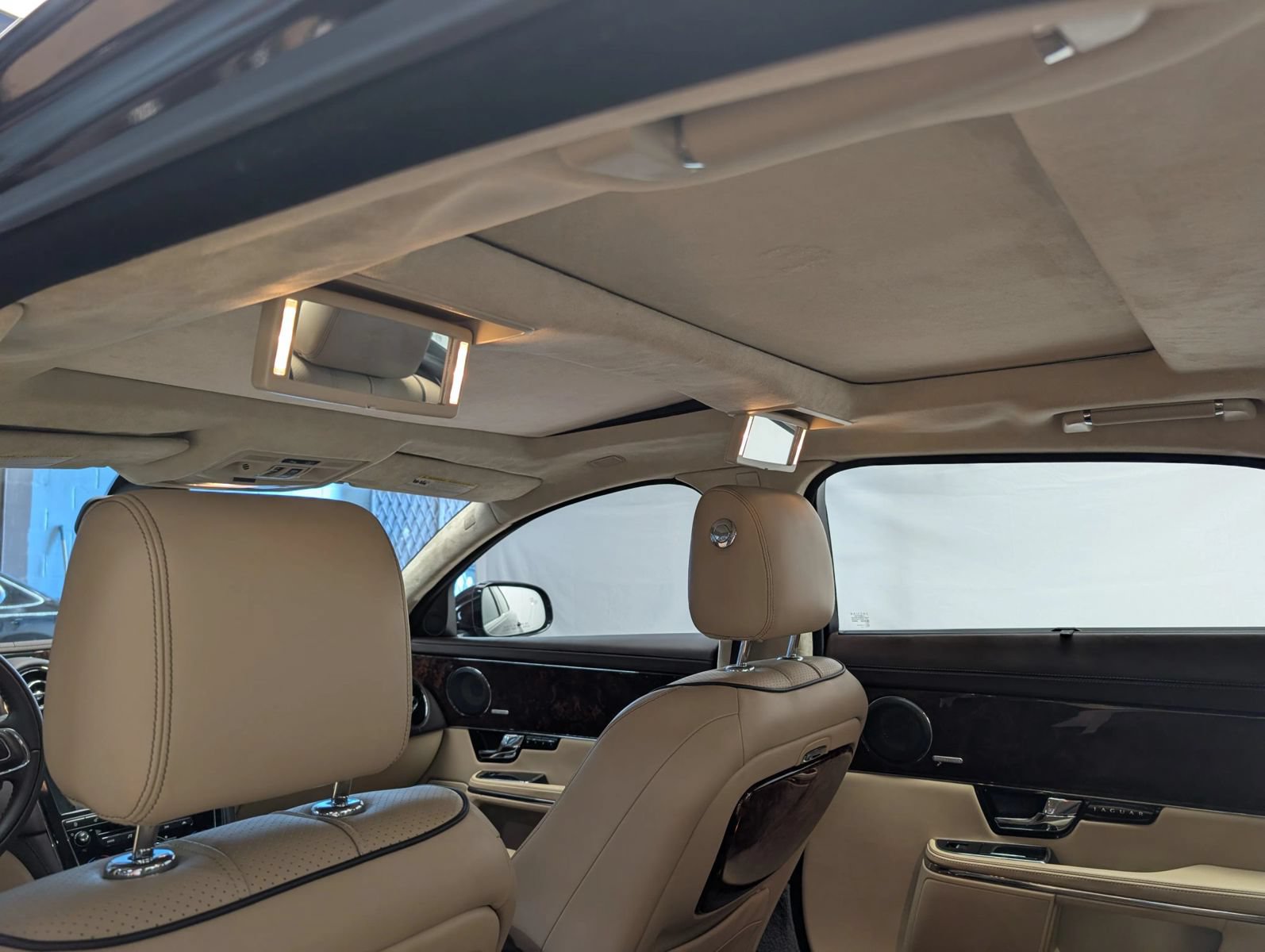 Used 2011 Jaguar XJ L RWD image 28