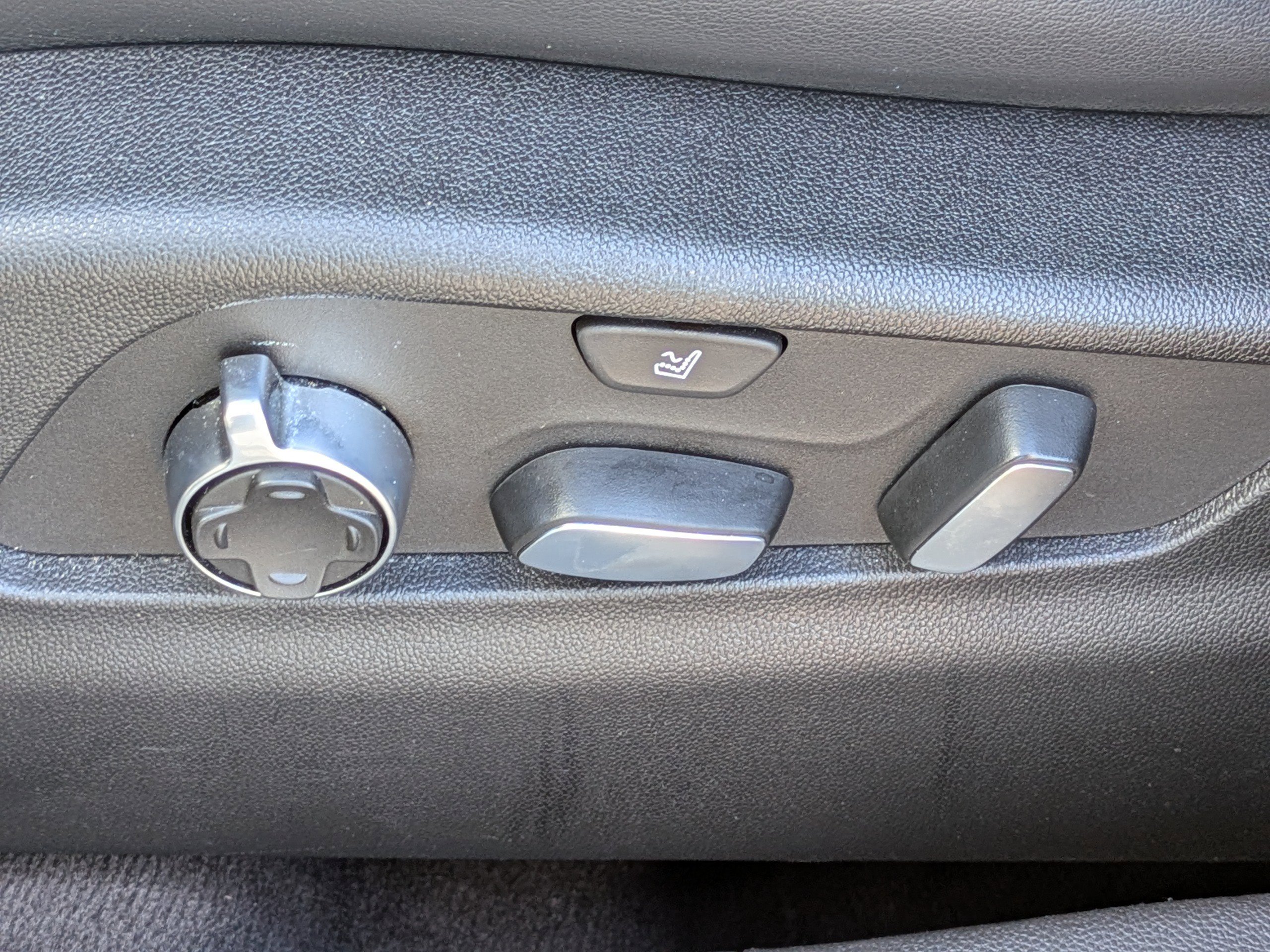 Used 2022 Cadillac XT4 Premium Luxury w/ Enhanced Visibility Package image 19