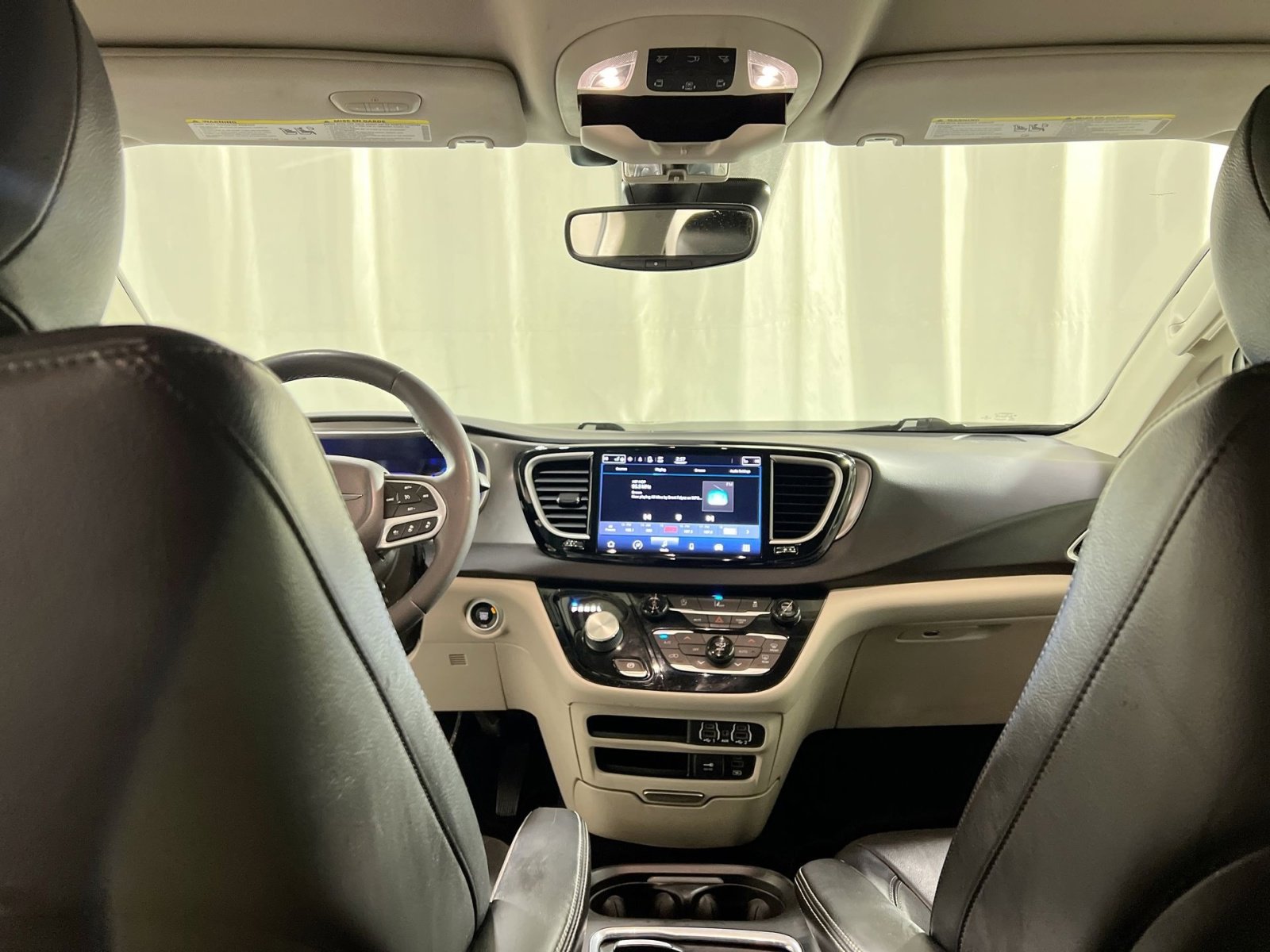 Used 2022 Chrysler Pacifica Touring-L image 15