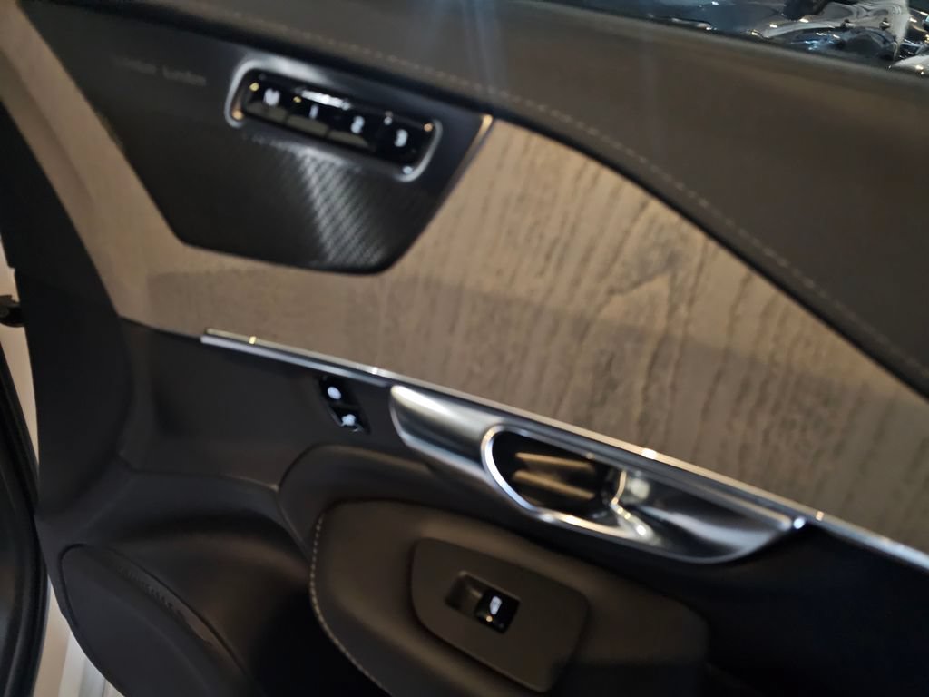 Certified 2024 Volvo XC90 B6 Ultimate AWD/4WD image 11