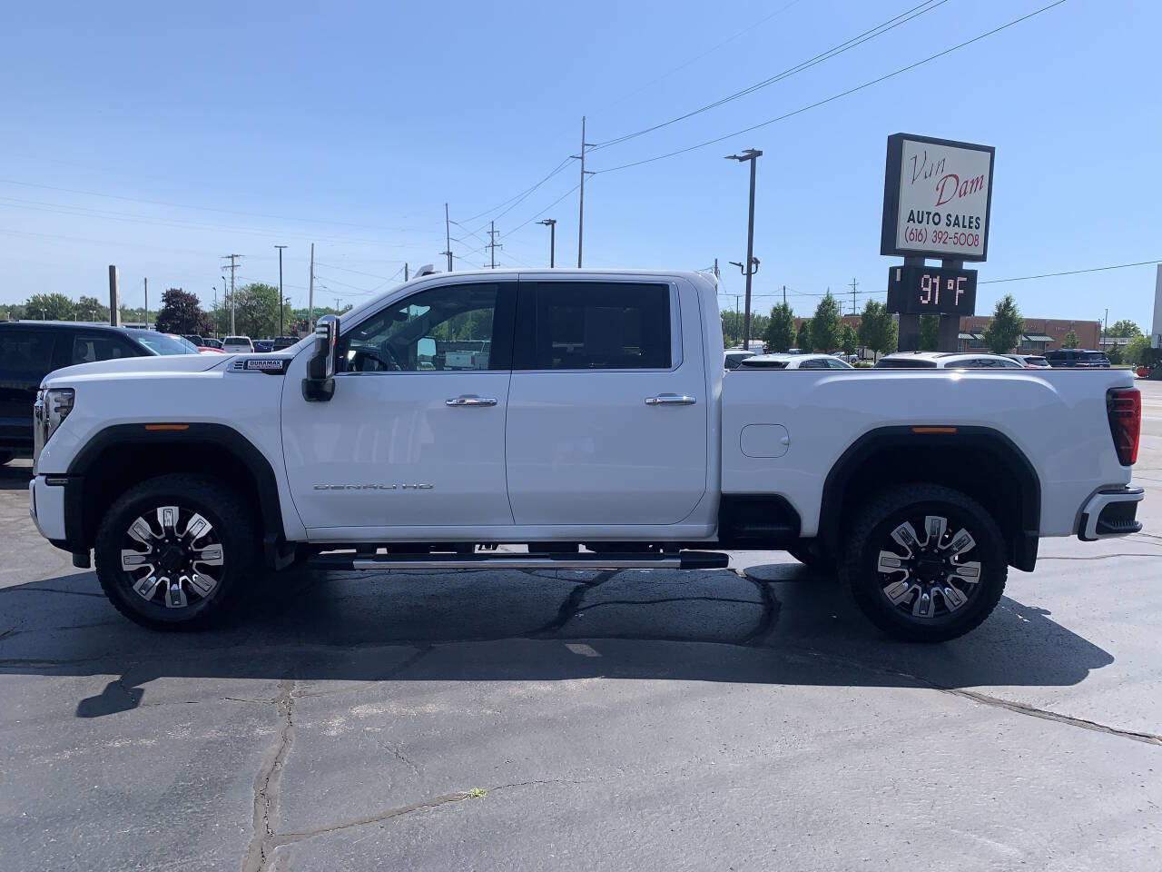 Used 2024 GMC Sierra 2500 Denali w/ Denali Reserve Package image 6