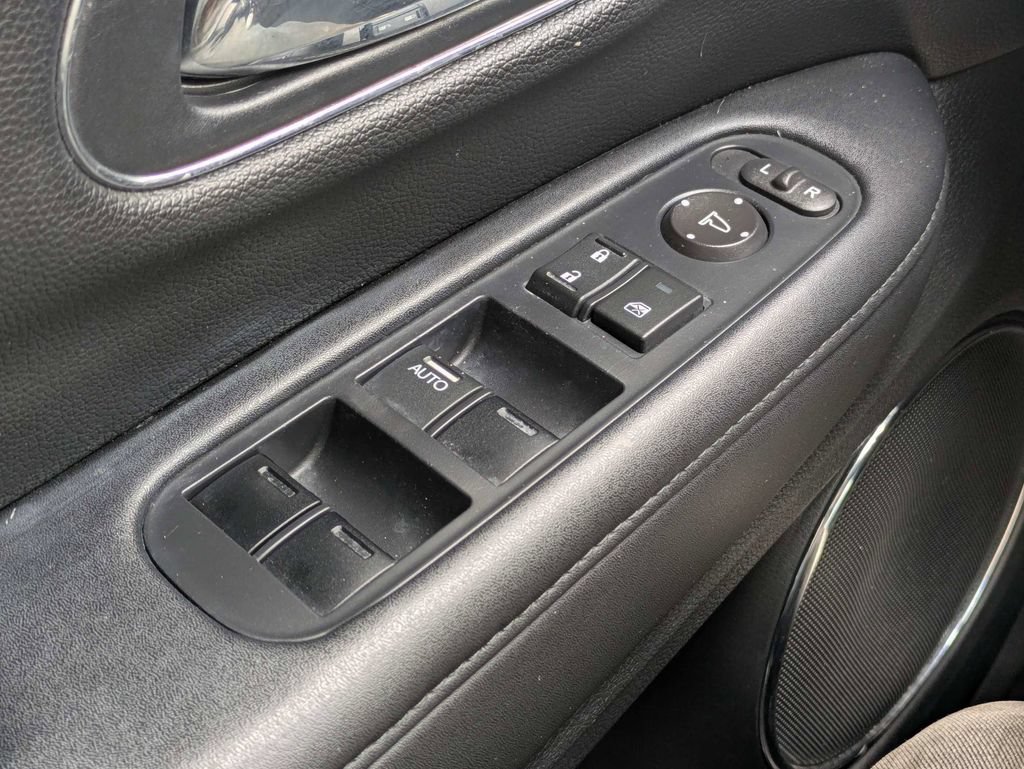 Used 2017 Honda HR-V EX-L image 33