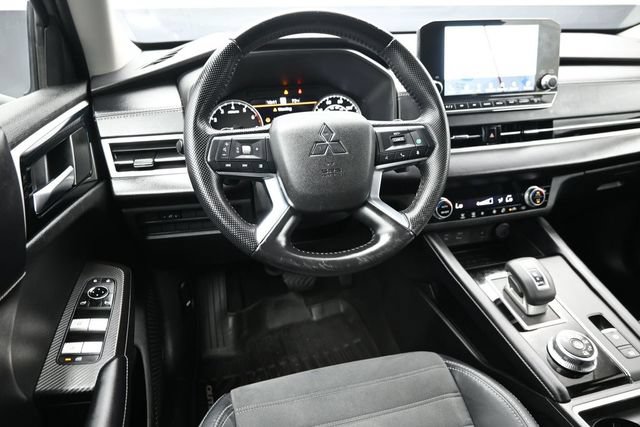 Used 2022 Mitsubishi Outlander SE AWD/4WD image 13