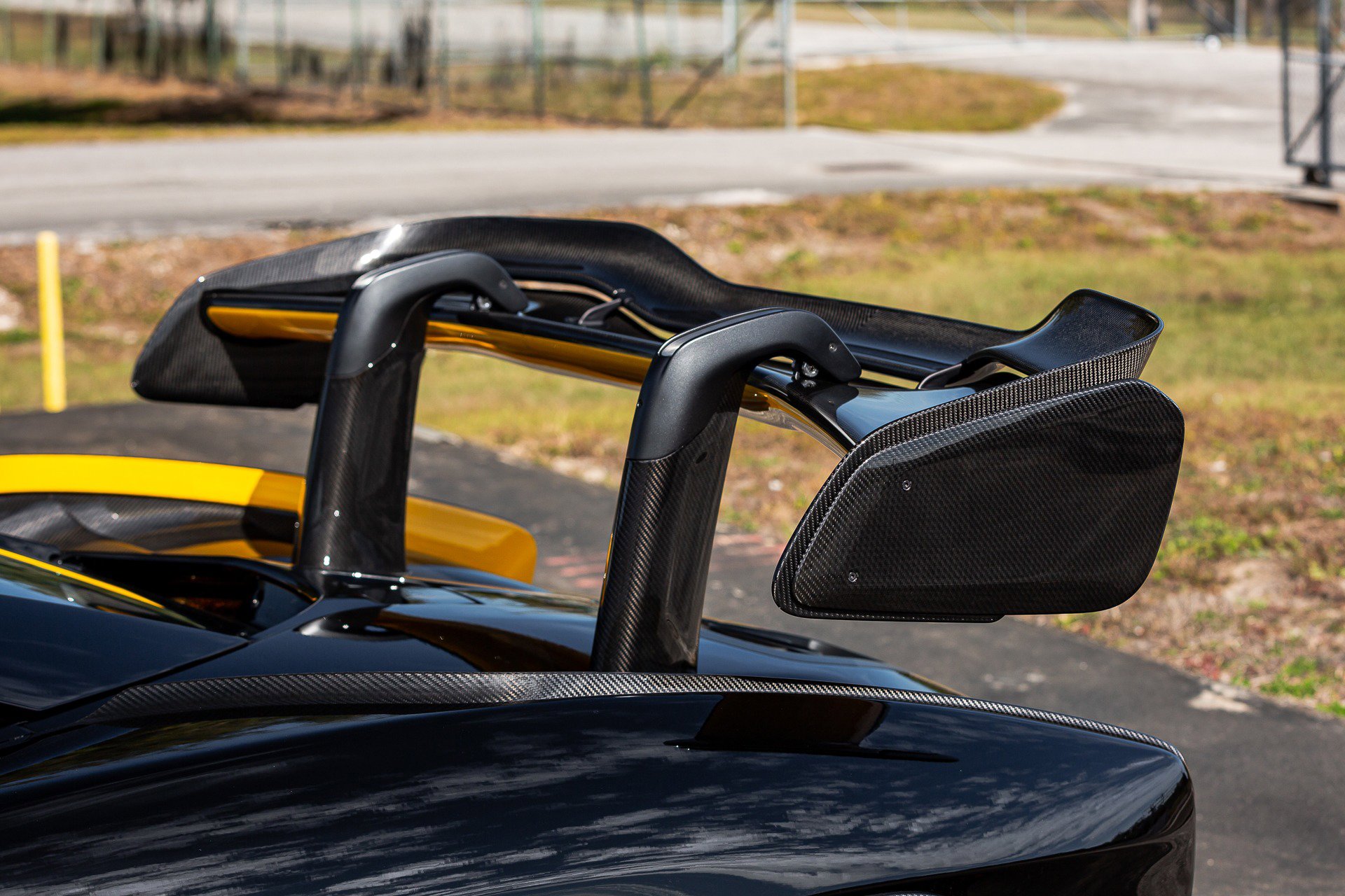 Used 2019 McLaren Senna image 23