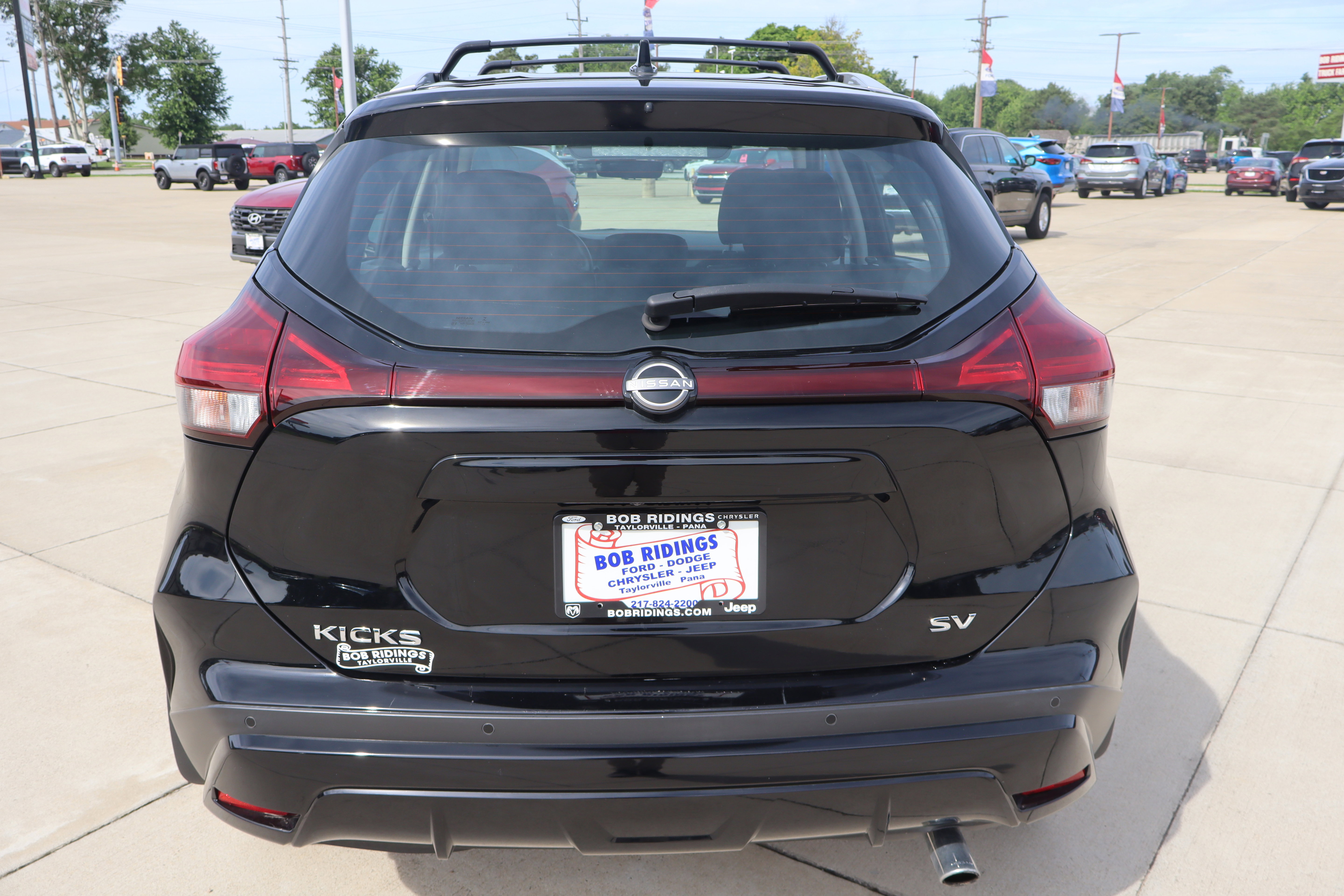 Used 2023 Nissan Kicks SV w/ Interior Electronics Package FWD image 7