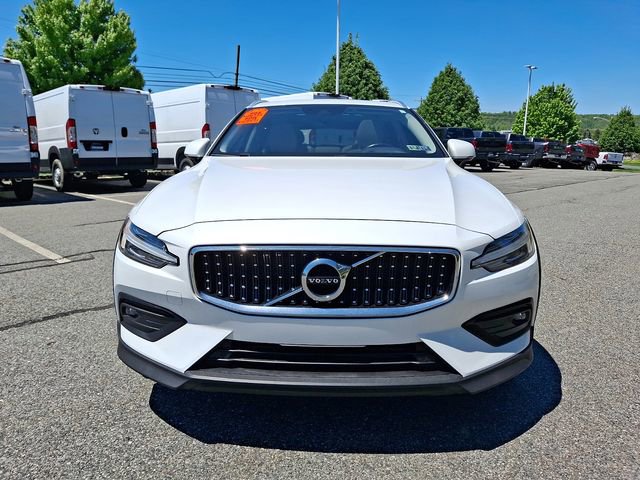 Used 2021 Volvo V60 T5 Cross Country w/ Climate Package AWD/4WD image 2