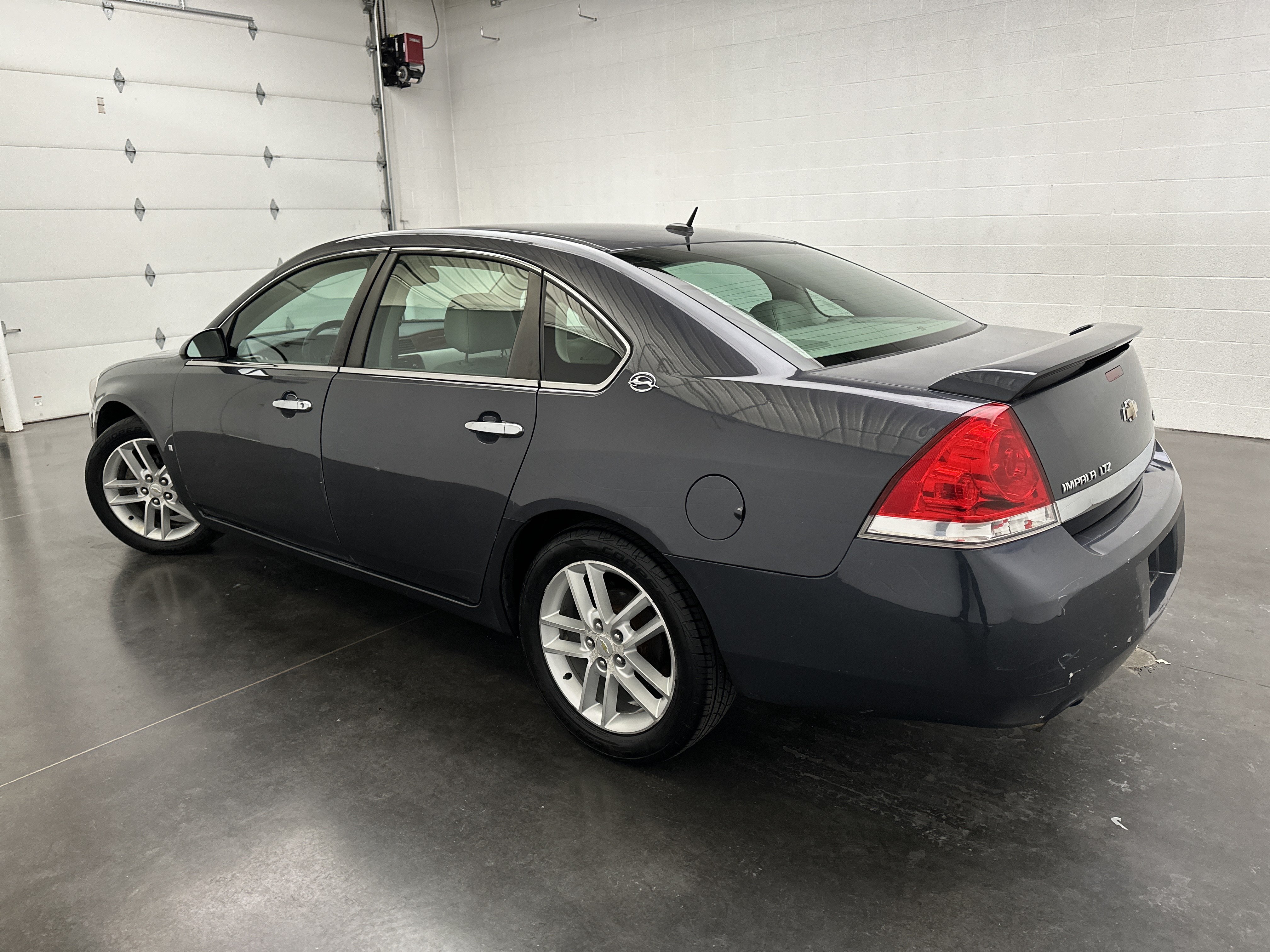 Used 2008 Chevrolet Impala LTZ FWD image 6