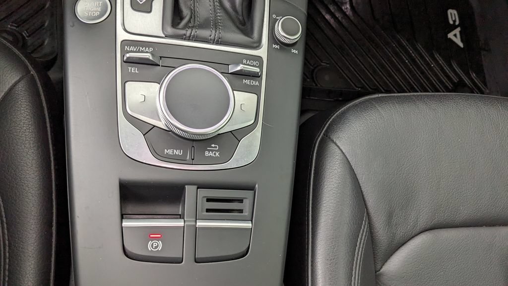 Used 2018 Audi A3 e-tron Prestige w/ Prestige Package FWD image 32