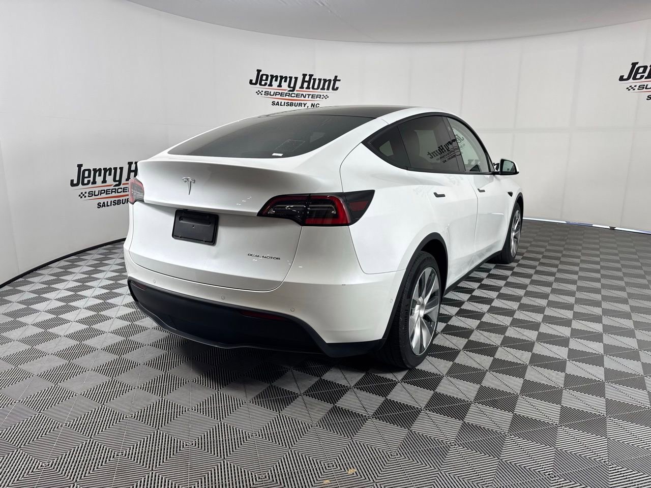 Used 2021 Tesla Model Y Long Range image 7