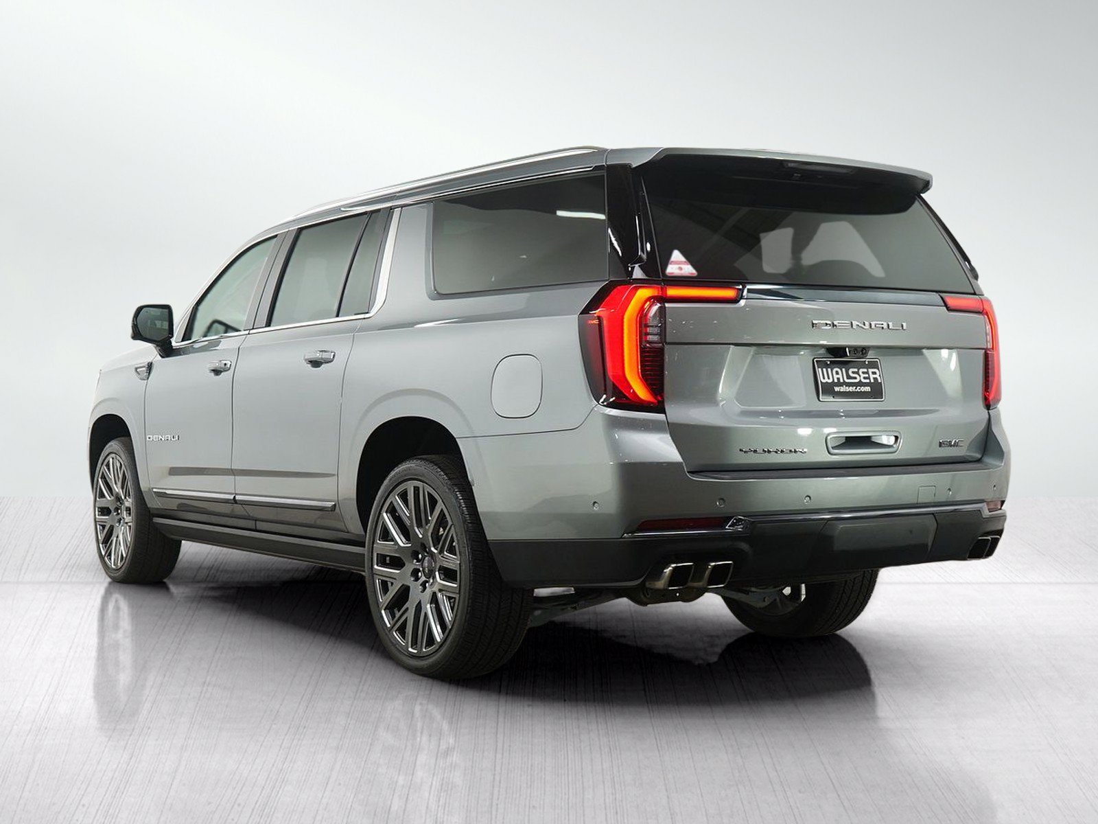 Used 2025 GMC Yukon XL Denali Ultimate w/ LPO, Floor Liner Package AWD/4WD image 4
