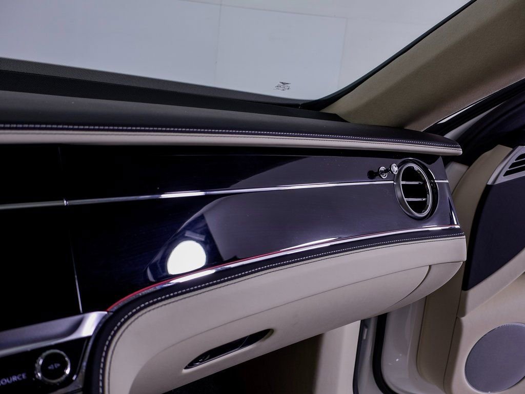Used 2024 Bentley Flying Spur V8 image 26