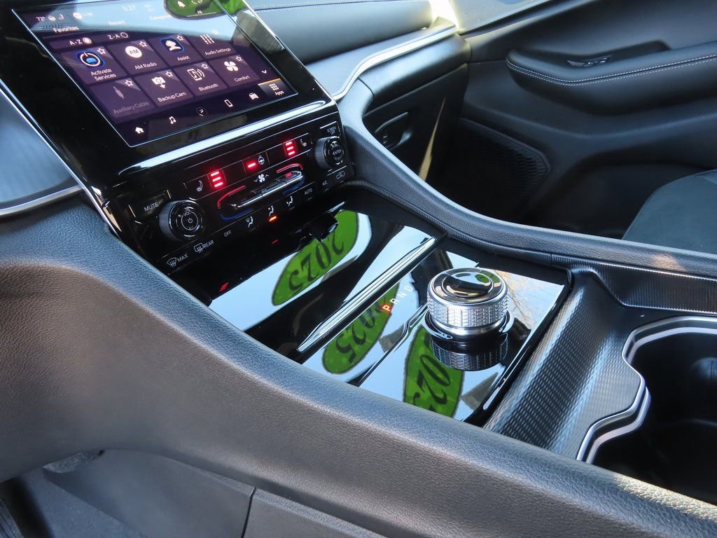 New 2025 Jeep Grand Cherokee Altitude image 6