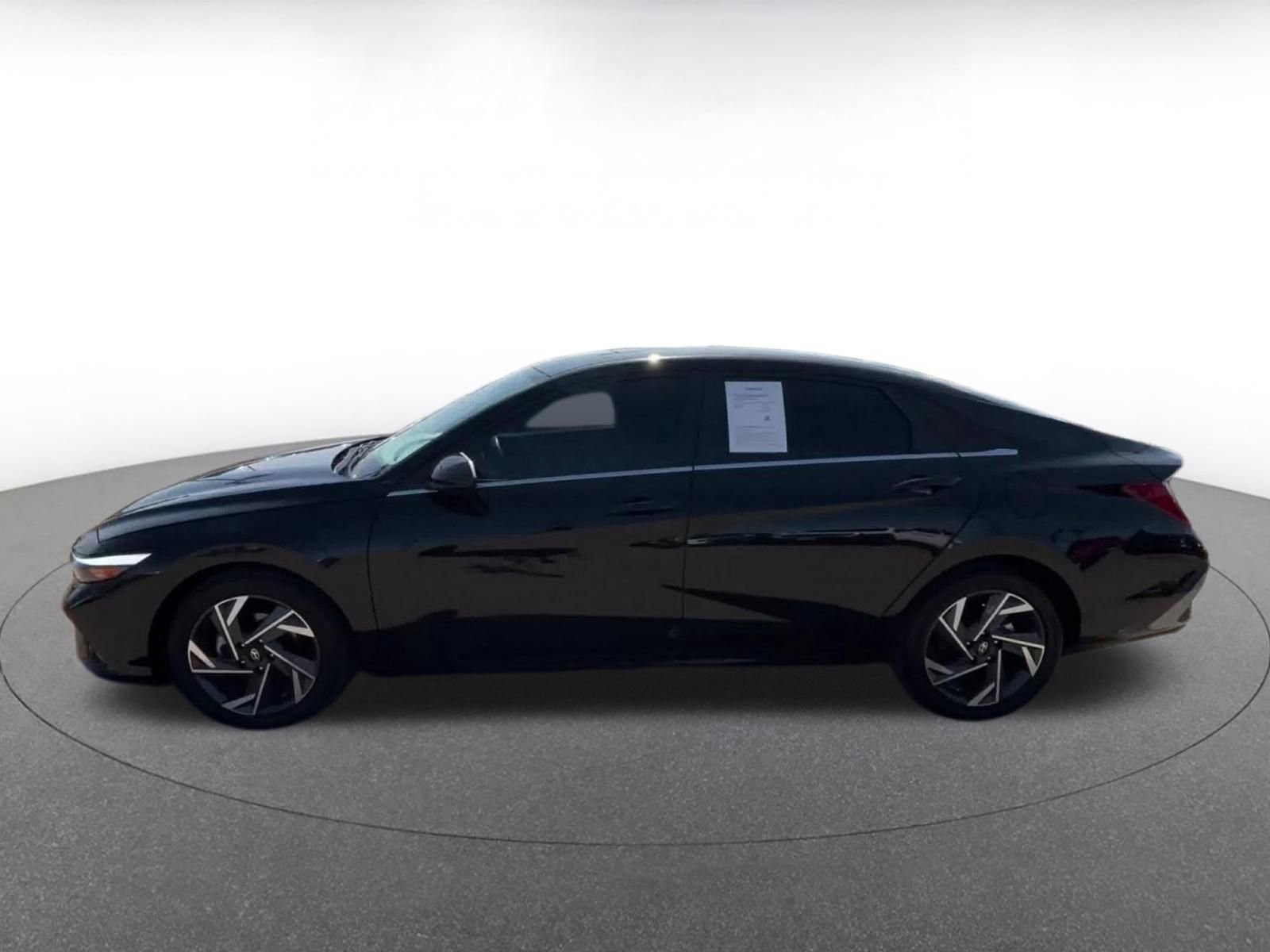 Used 2025 Hyundai Elantra SEL FWD image 9