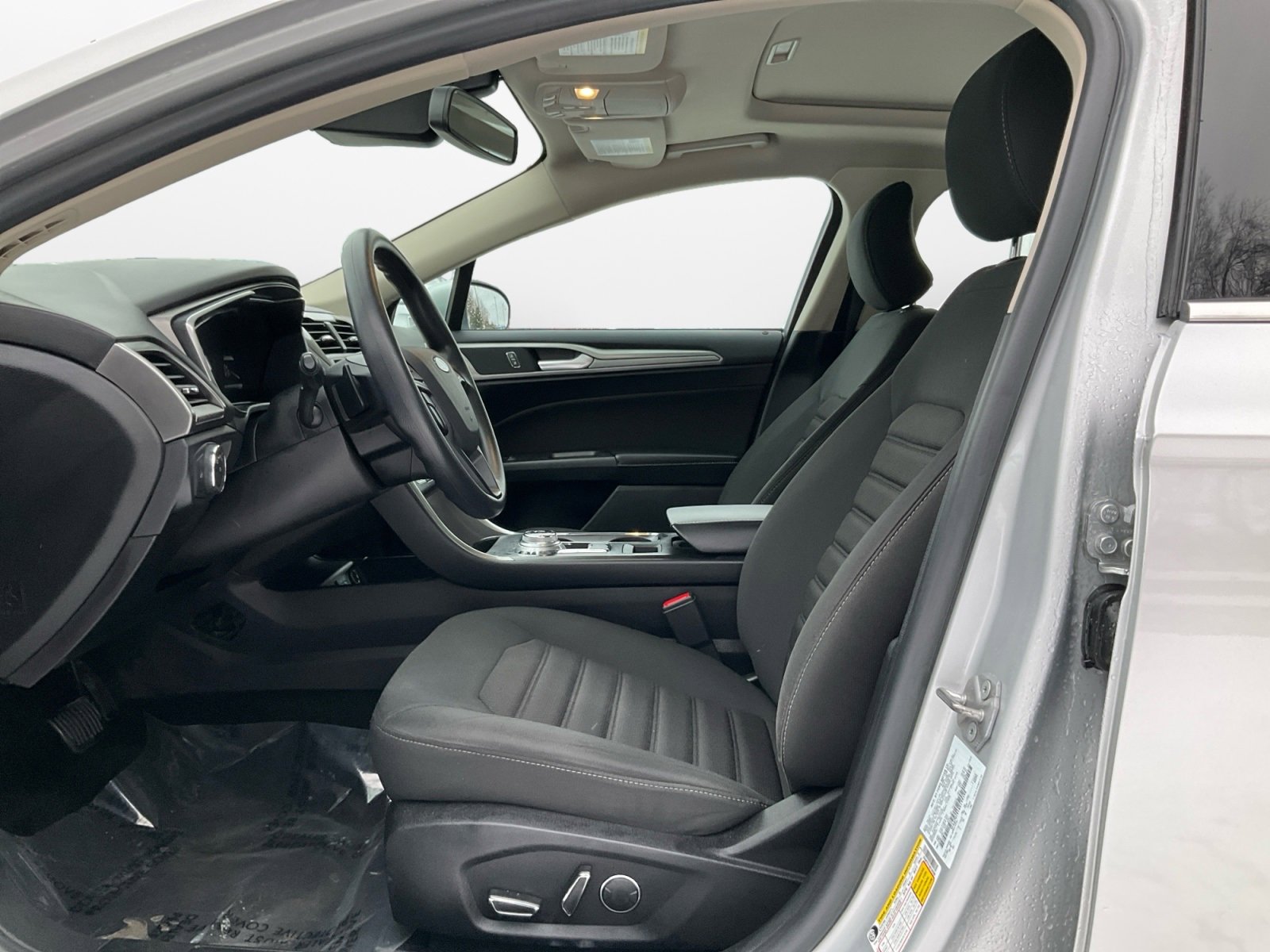 Used 2019 Ford Fusion SE image 9